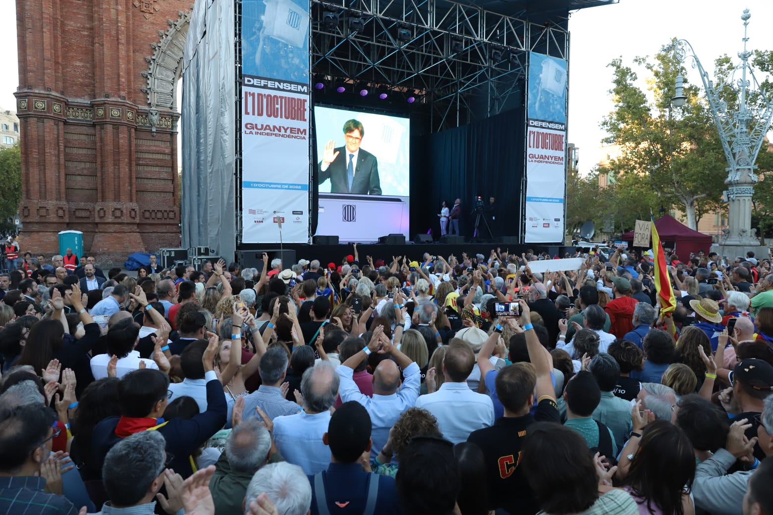 Puigdemont en un moment de la intervenció (fotografia: Albert Salamé)