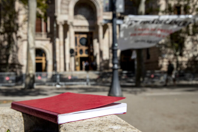 El llibre roig de la repressió: així s’immortalitza el suport entre encausats