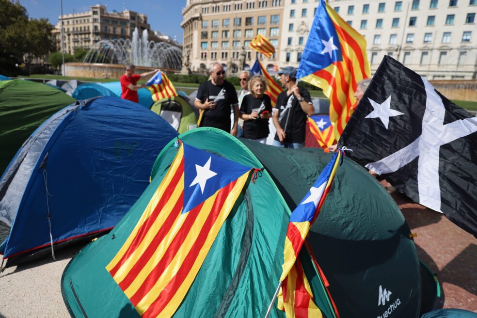 L’ANC acampa a la plaça de Catalunya de Barcelona