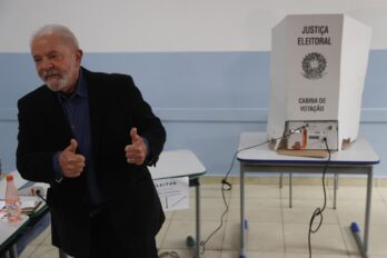 Lula vota en el seu col·legi electoral. (Fotografia de Fernando Bizerra)