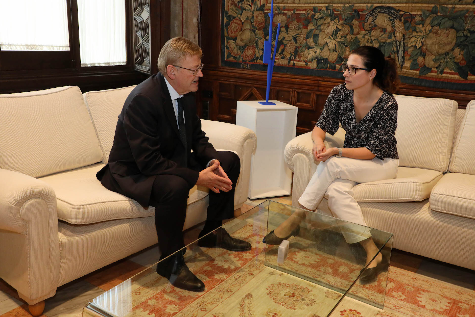 Reunió entre Ximo Puig i Aitana Mas per a tractar la destitució de Mireia Mollà