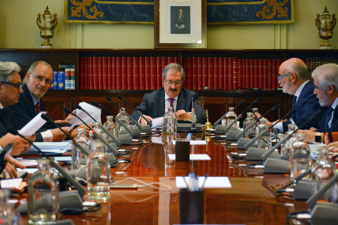 Imatge d'arxiu de Rafael Mozo, cap de taula, durant un ple extraordinari del Consell General del Poder Judicial (CGPJ) espanyol