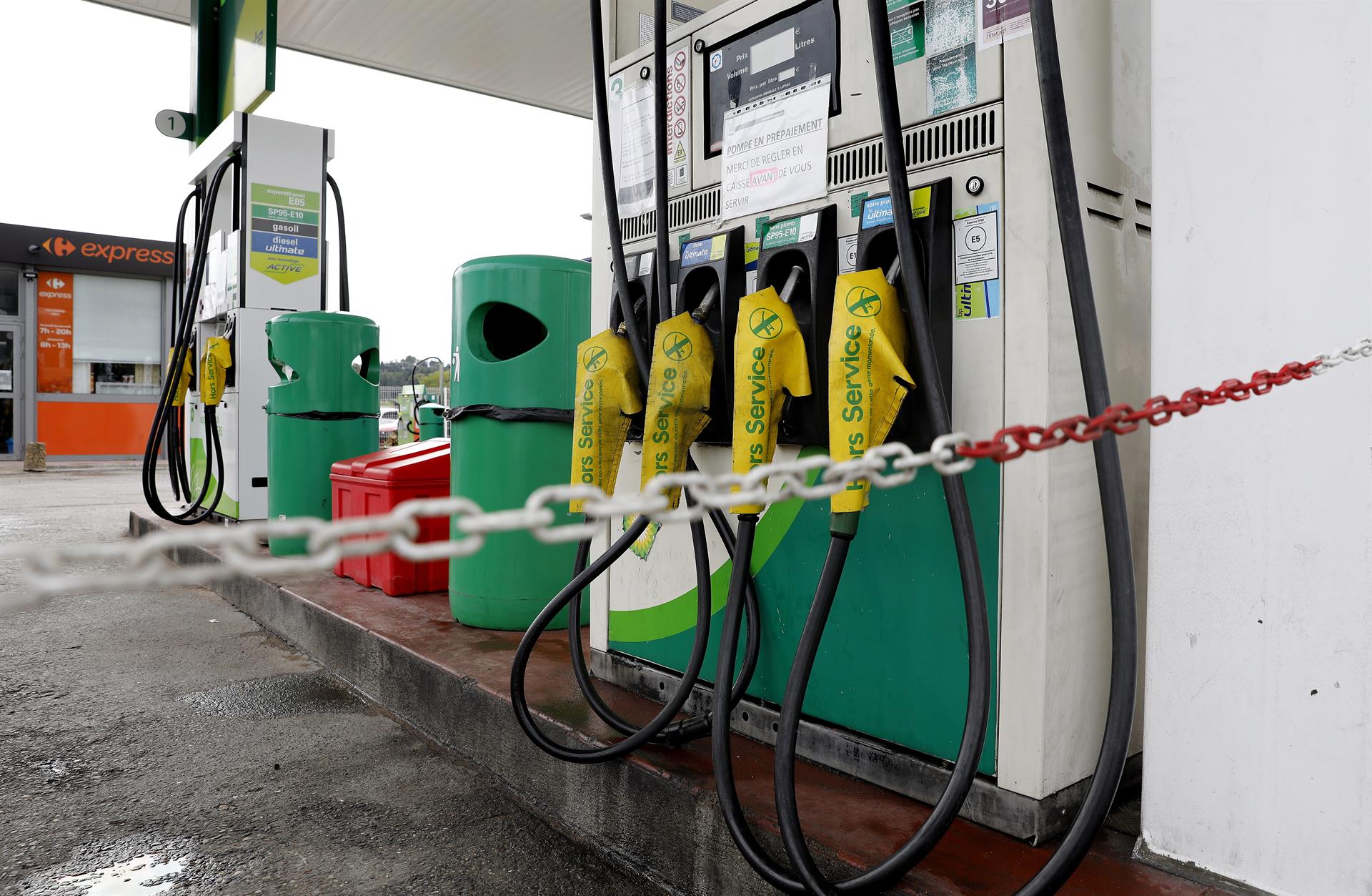 Una benzinera tancada per manca de combustible. (Fotografia de Sebastien Nogier)