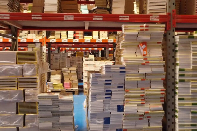 La incomprensible crisi de distribució del llibre català continua sense solució