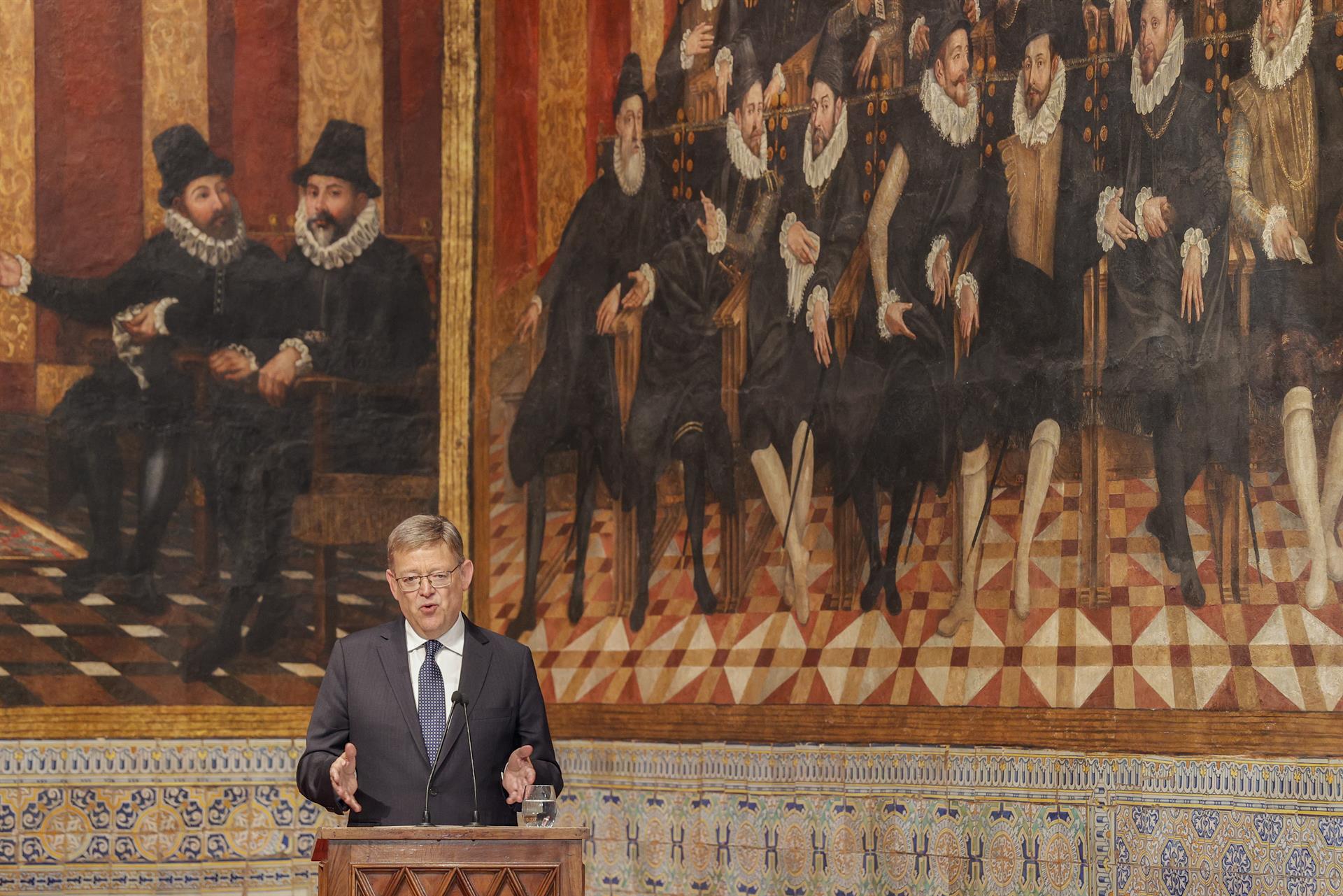 Ximo Puig, durant el discurs institucional (fotografia: EFE/Manuel Bruque).