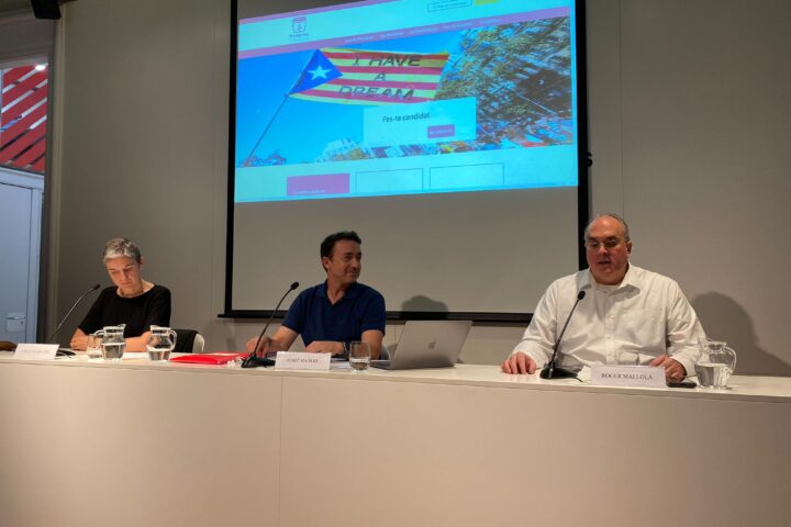 Violeta Gràcia, Josep Maria Mas i Roger Mallola, en un moment de la conferència de premsa (fotografia: Pol Baraza).