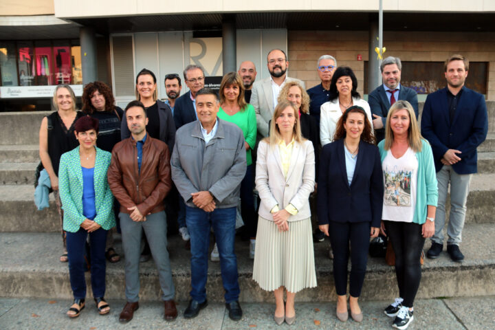 La consellera d'Afers Estrangers, Victòria Alsina, amb càrrecs electes de la demarcació de Girona (fotografia: ACN/Marina López)