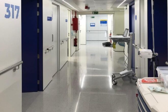 El Síndic rep la queixa d’una usuària de l’Hospital Dos de Maig per no ser atesa en català