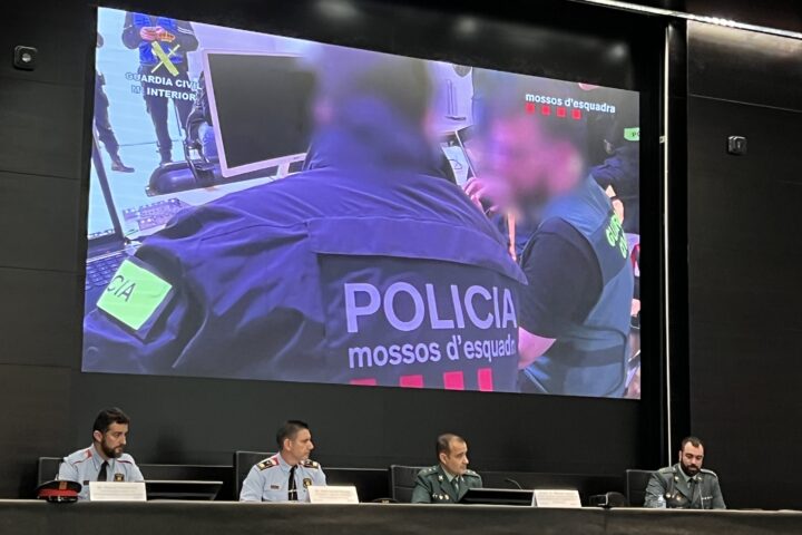 La conferència de premsa conjunta dels Mossos d'Esquadra i la Guàrdia Civil (fotografia: ACN/Àlex Recolons)
