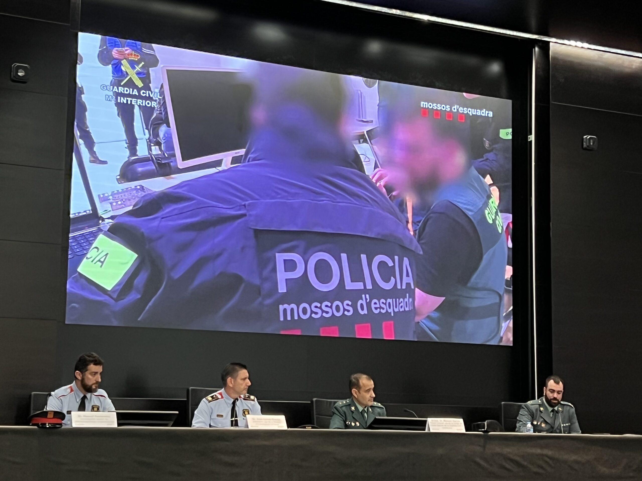 La conferència de premsa conjunta dels Mossos d'Esquadra i la Guàrdia Civil (fotografia: ACN/Àlex Recolons)
