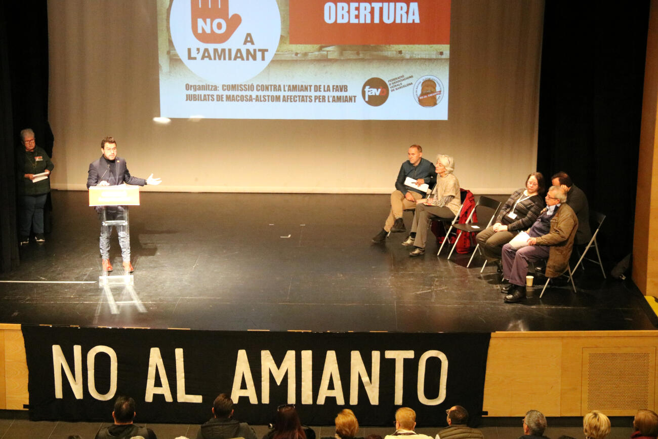 El president Pere Aragonès participa en la convenció contra l'amiant de la Federació d'Associacions Veïnals de Barcelona (FAVB) i Jubilats de Macosa-Alstom Afectats per l'Amiant (fotografia: ACN/Natàlia Segura)