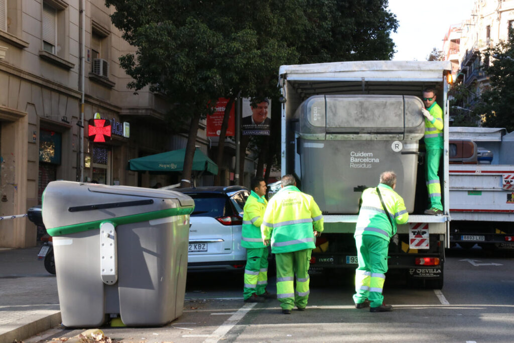 Convoquen tres dies de vaga del servei de neteja a Barcelona durant les festes de Nadal