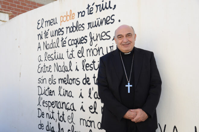 “Jo estic amb l’arquebisbe Benavent”, la campanya de solidaritat amb l’arquebisbe de València, que ha rebut els atacs del blaverisme