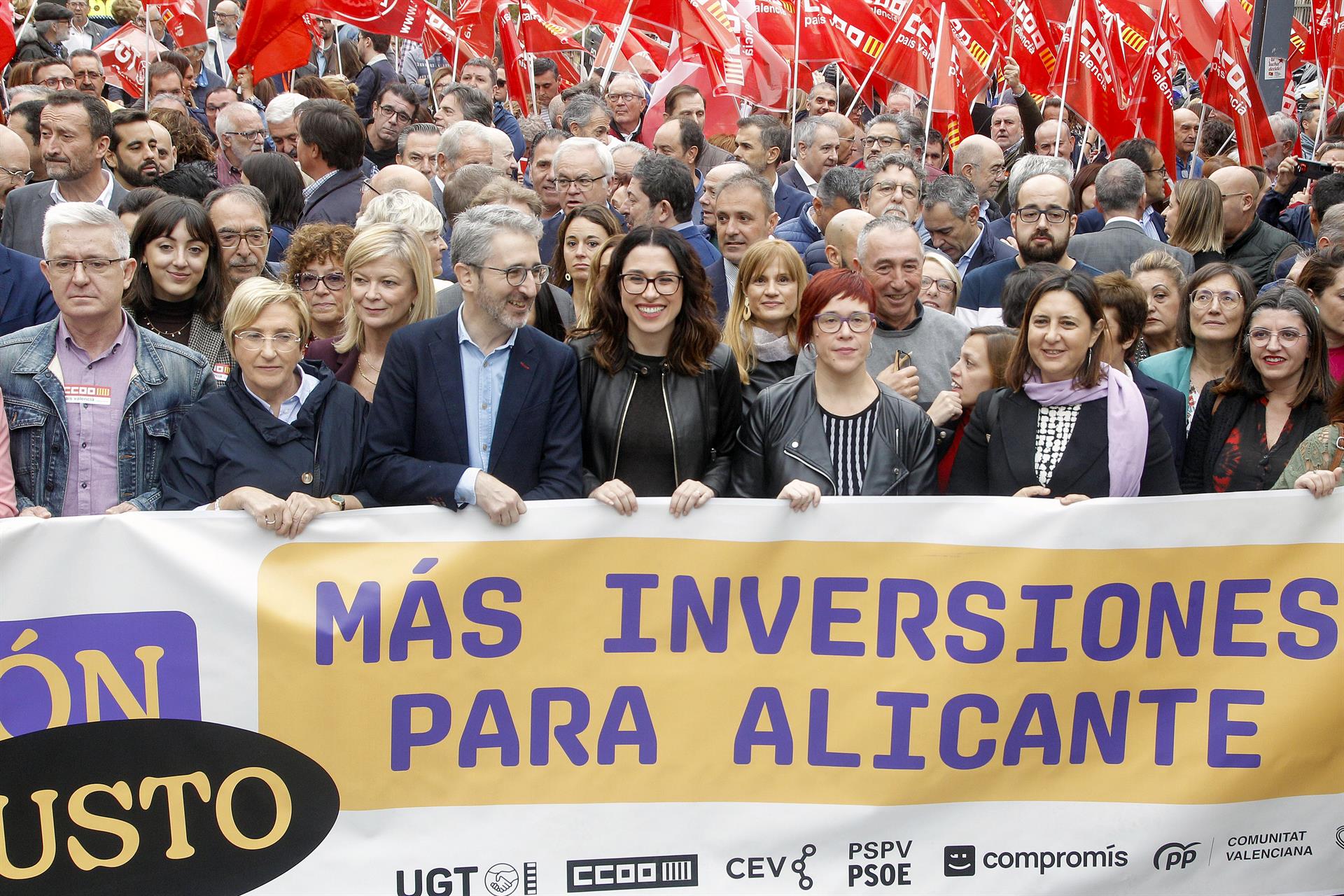 Alguns membres del Consell en la concentració d'Alacant