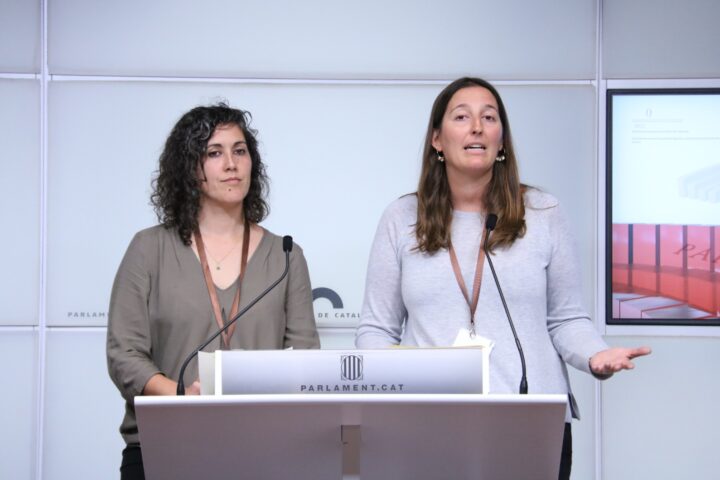 Anaïs Franquesa i Adriana Ribas, en un moment de la conferència de premsa (Fotografia: ACN)
