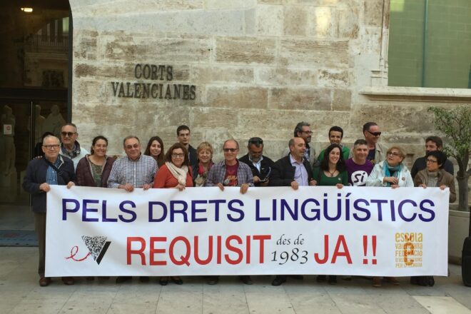 “Oportunitat perduda”: crítiques contra la tebior del reglament del requisit lingüístic