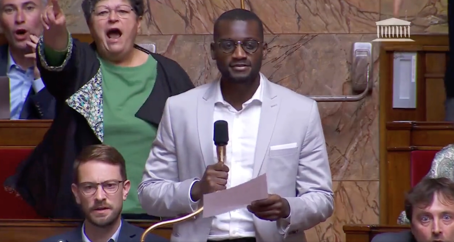 Carlos Martens Bilongo, en el moment de rebre un insult racista de Grégoire de Fournas