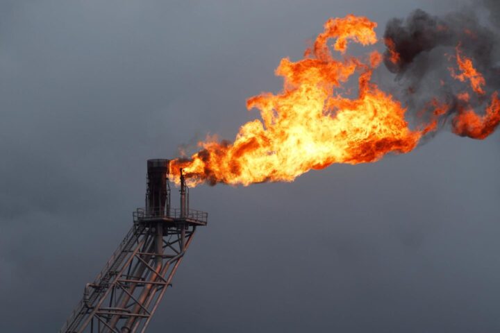 Governs i productors de combustibles fòssils donen dades d’emissions falses.