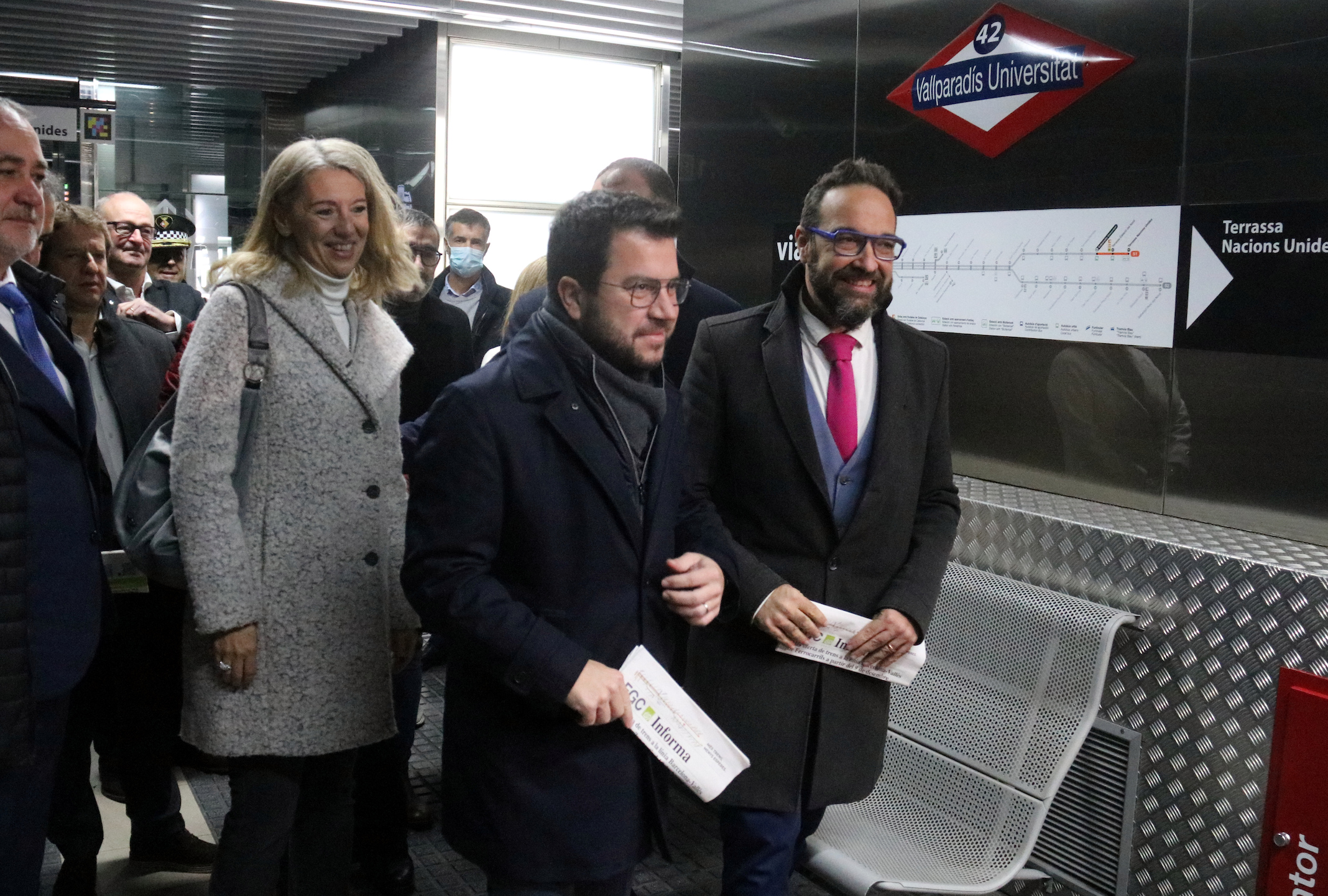 Pere Aragonès i Juli Fernàndez a l'estació Vallparadís Universitat de Terrassa (fotografia: ACN).
