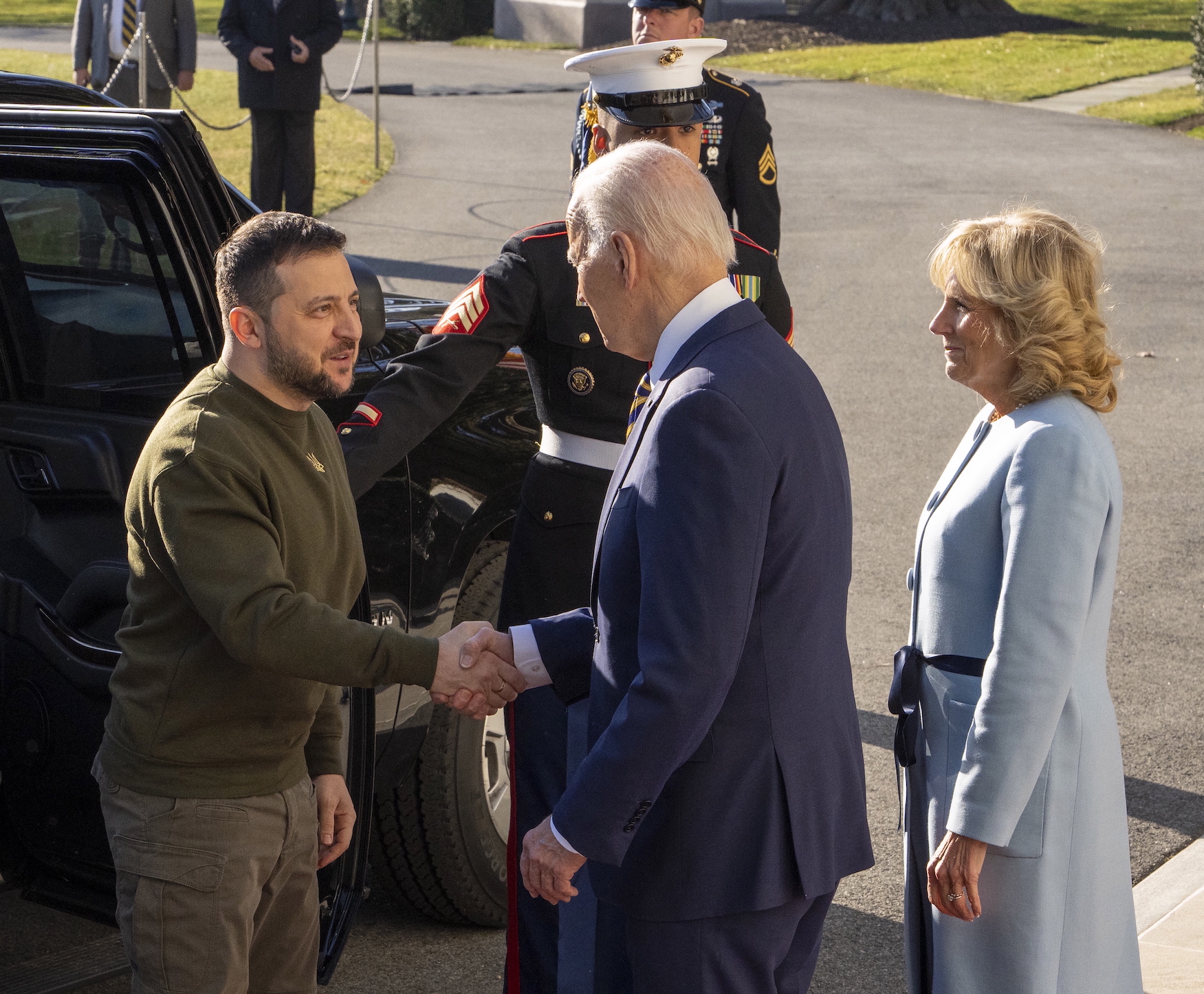 Zelensky, en una foto d'arxiu, saludant Joe Biden