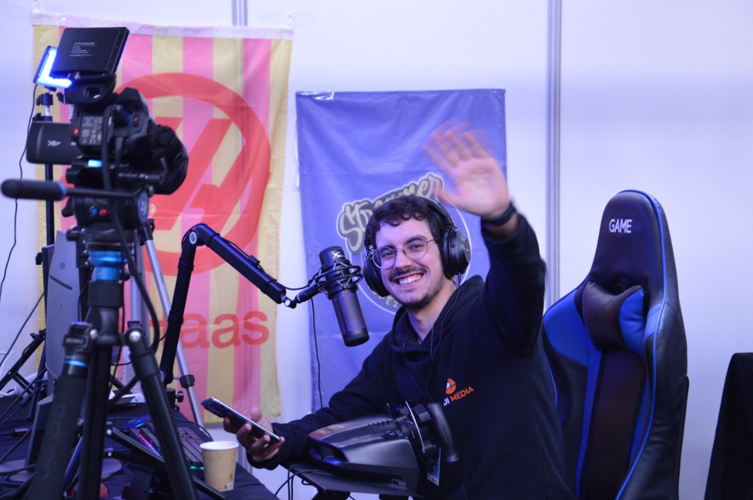 El creador de continguts Norman López, que a Twitch opera amb l'usuari @Lopeznorman44 (fotografia: Marina Huete)