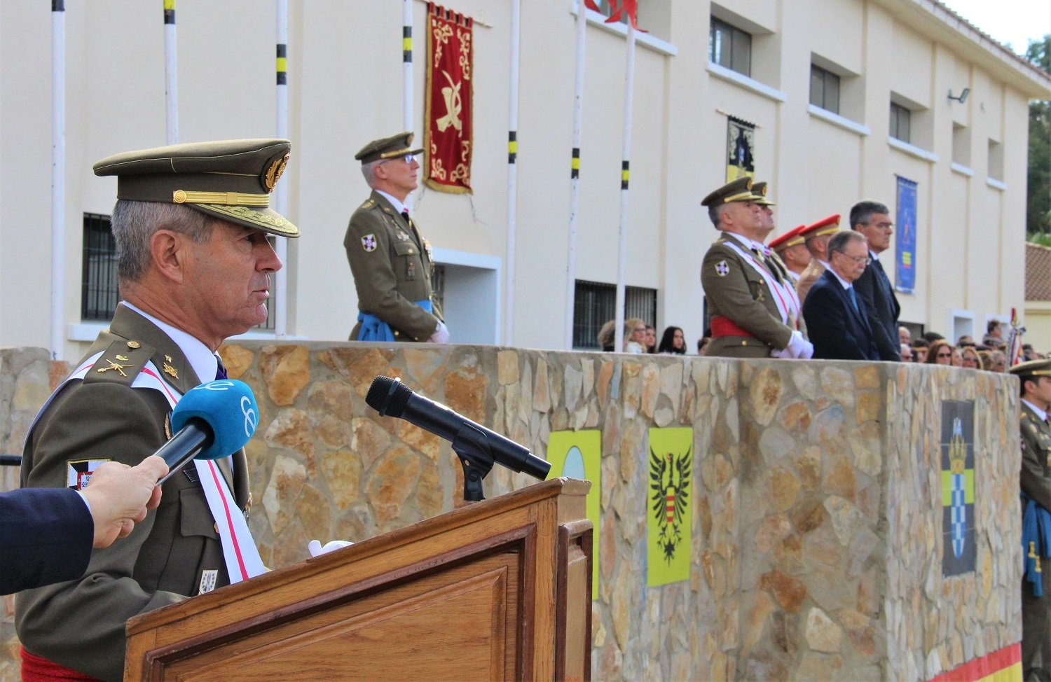 El general Fernando Rocha i Castilla durant l'acte oficial (fotografia: @COMGECEU_ET)