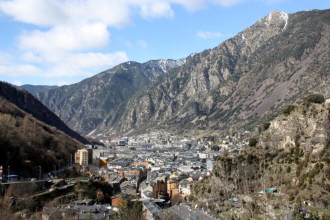 Deu autors per a escriure Andorra