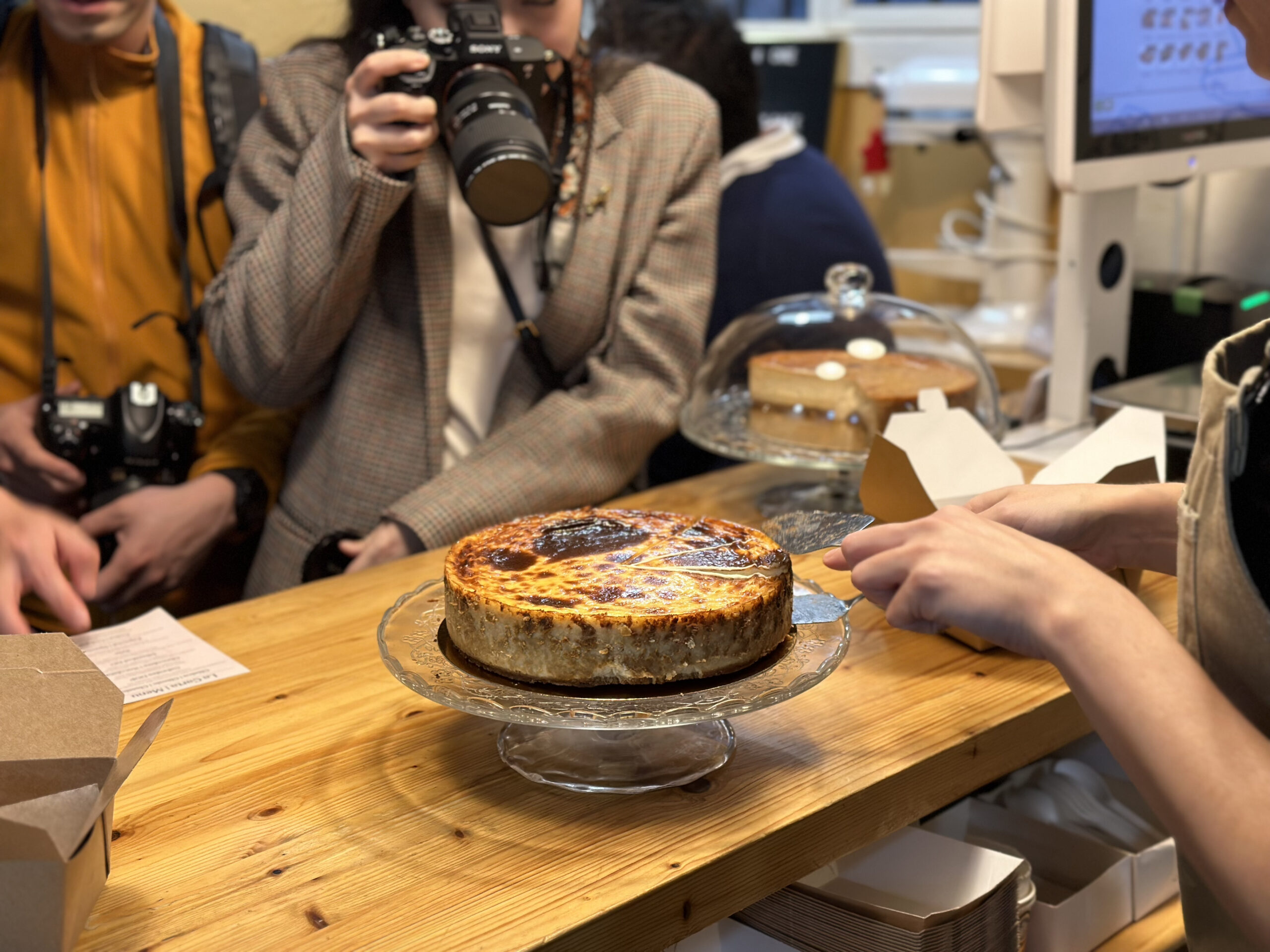 Un dels pastissos de formatge que ven JonCake (fotografia: Enric Galli).