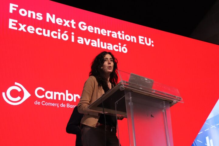 La presidenta de la Cambra, Mònica Roca, durant la presentació de l'informe (fotografia: ACN)