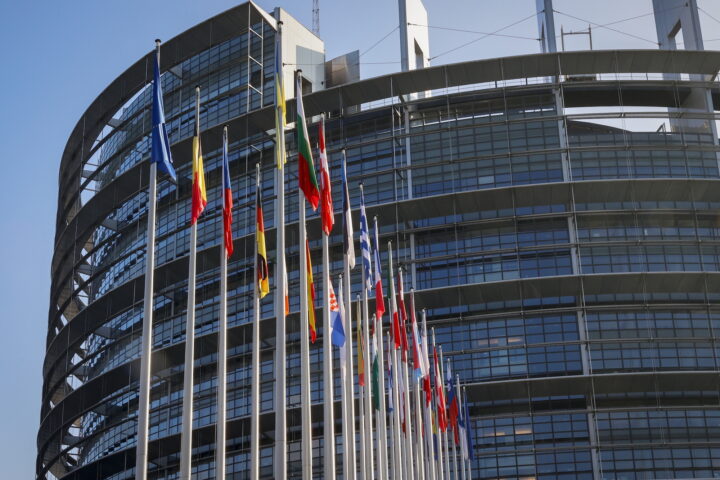 Façana del Parlament Europeu (fotografia: EFE/EPA/Julien Warnand).