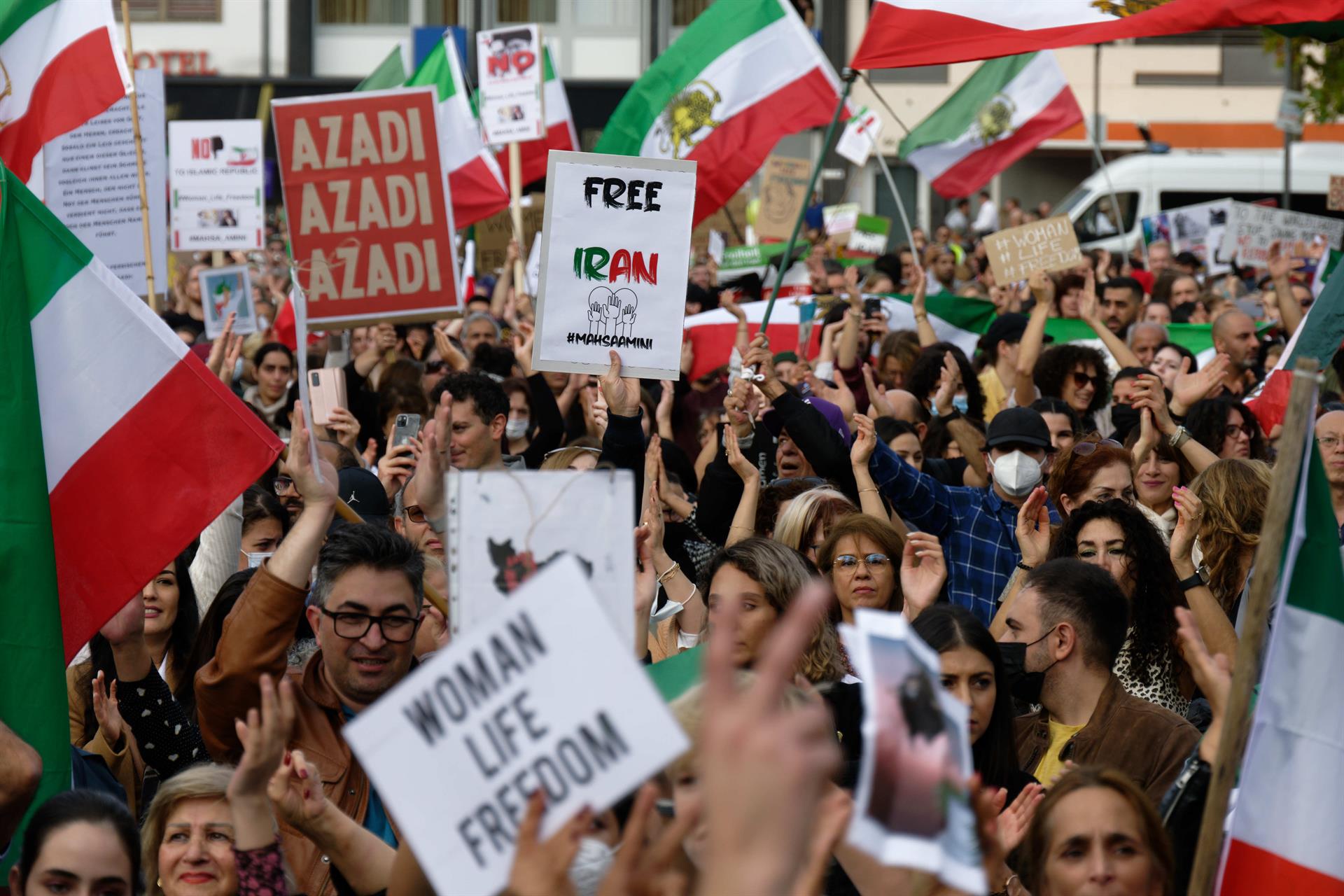 Imatge d'arxiu de protestes contra el govern de l'Iran (fotografia: Henning Kaiser/dpa).