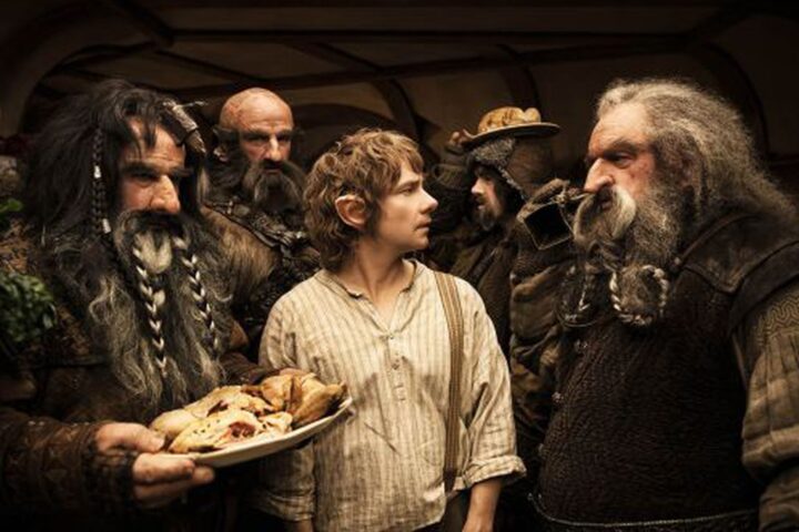 Un fotograma de la pel·lícula amb en Bilbo Saquet al centre