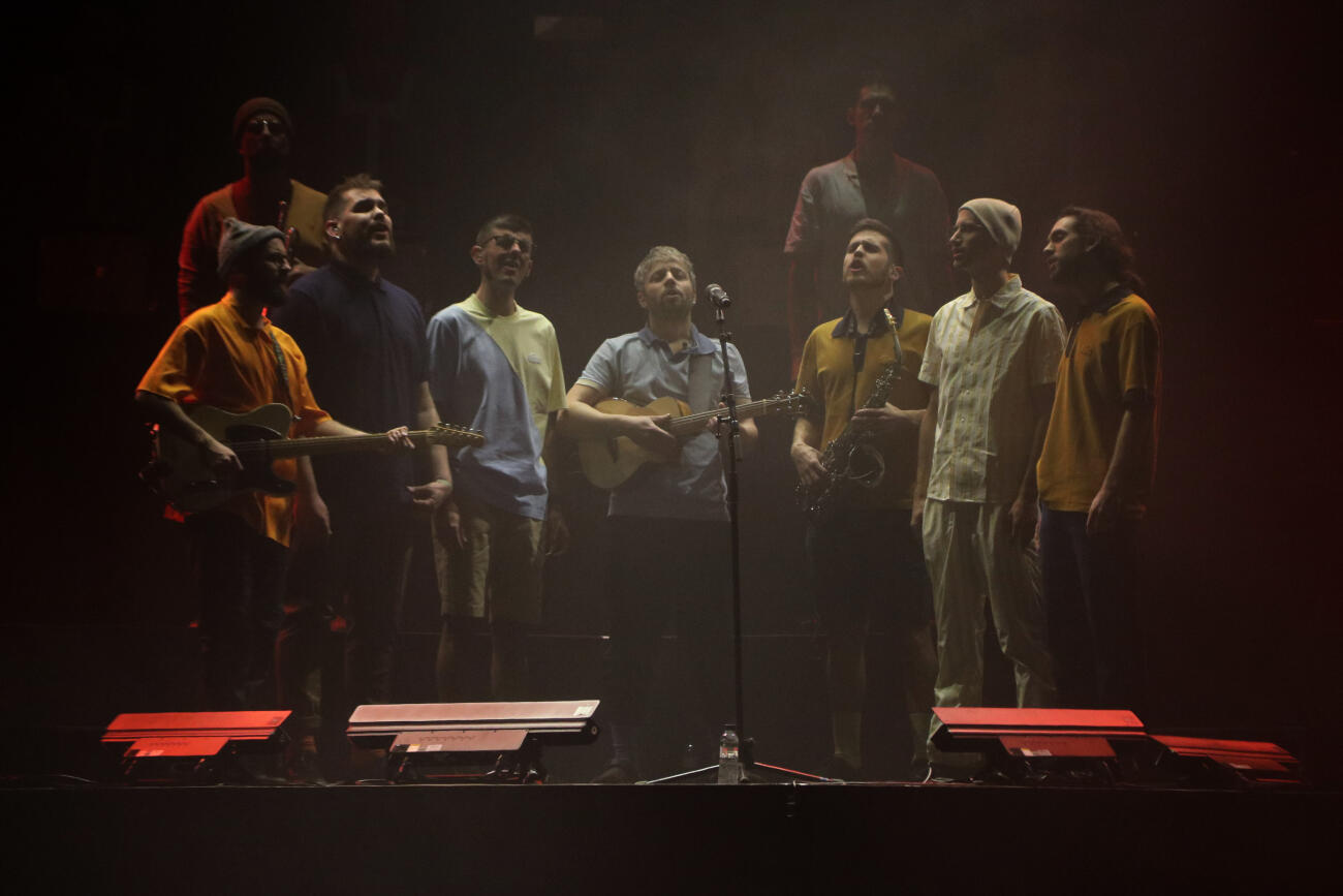 Oques Grasses, durant els primers temes del concert al Palau Sant Jordi (fotografia: ACN/ Gemma Sánchez).