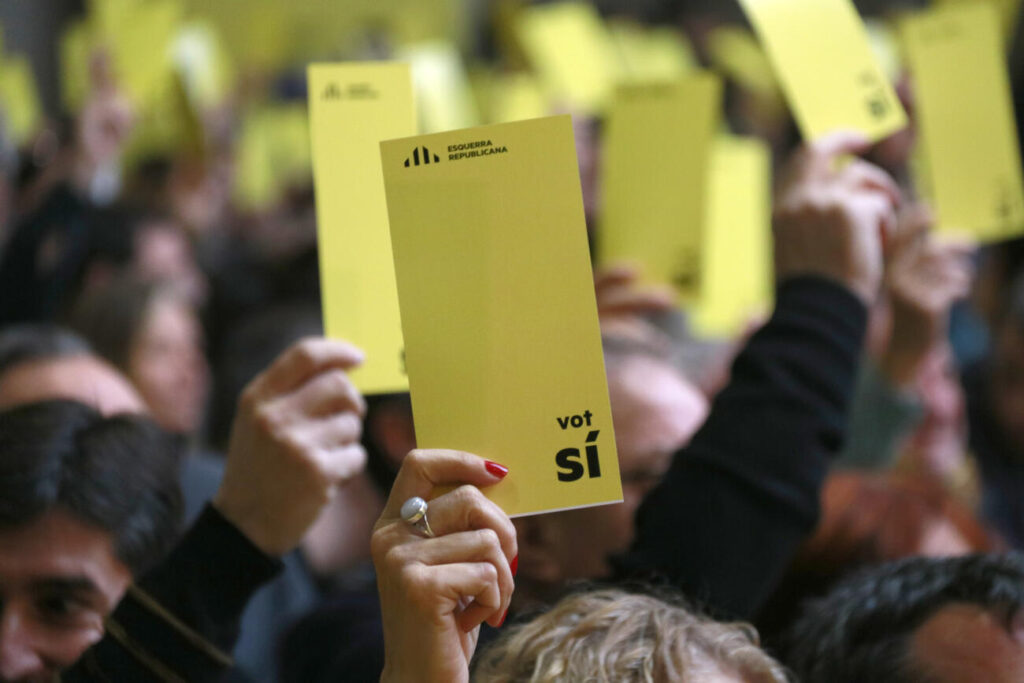 ERC aprova la ponència que condiciona la victòria d’un referèndum pactat al 55% de “sí”