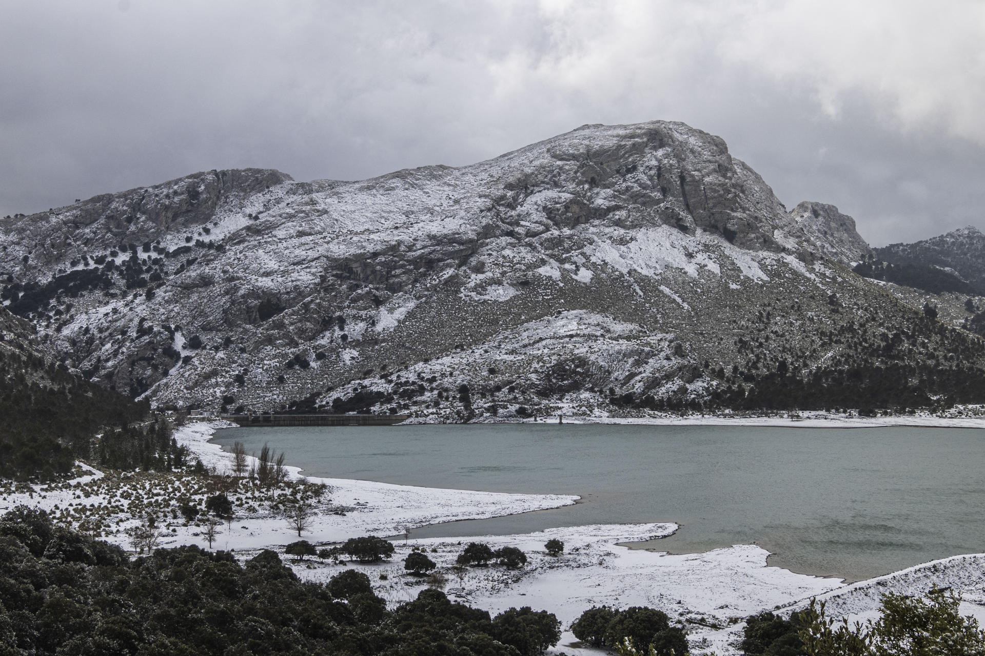 La serra de Tramuntana, el primer dia de les nevades