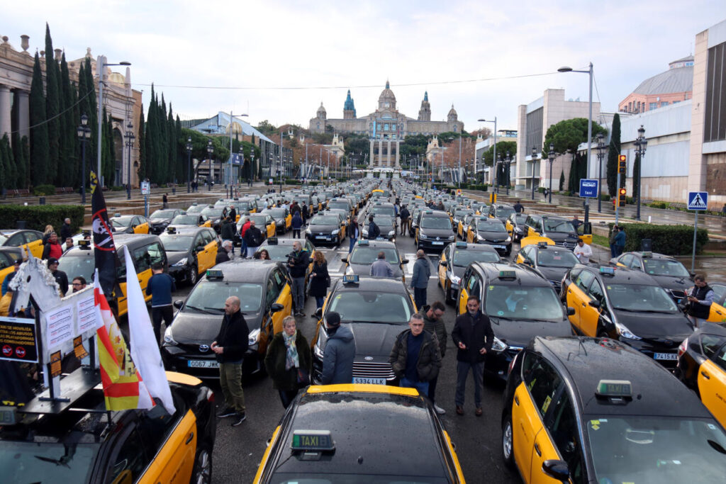 La mobilització dels taxistes de Barcelona afecta la circulació de sis línies d’autobusos