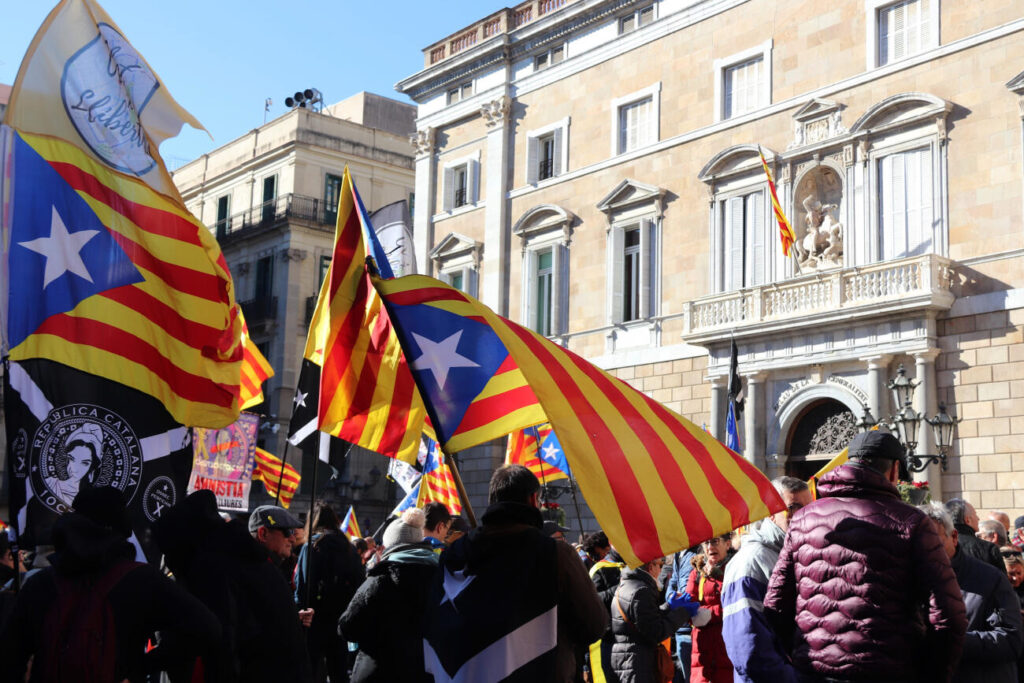 Convoquen una protesta contra l’acord PSC-ERC, dilluns a l’estació de França