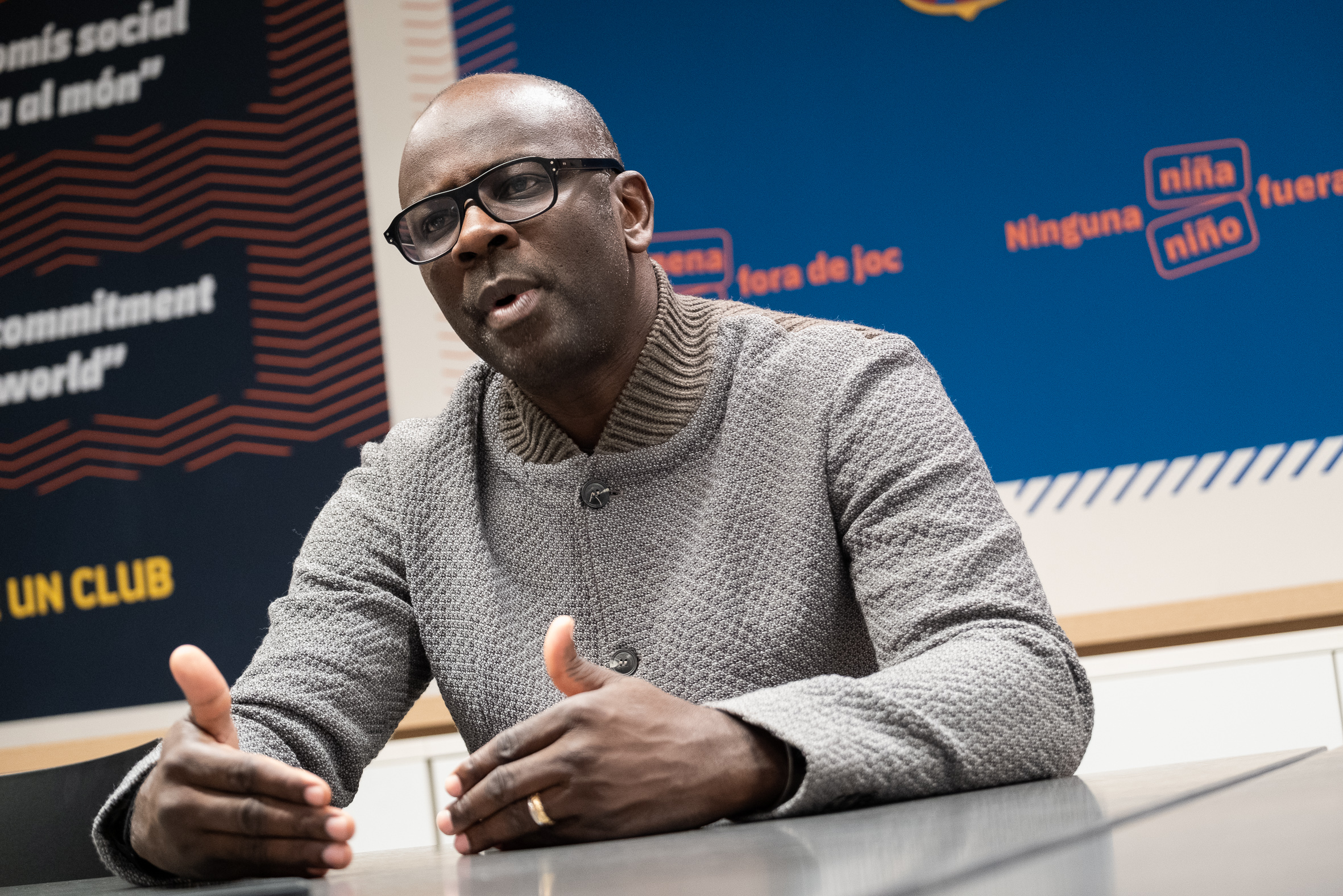 Lilian Thuram, durant l'entrevista, a les oficines de la Fundació Barça. (fotografia: Adiva Koenigsberg)