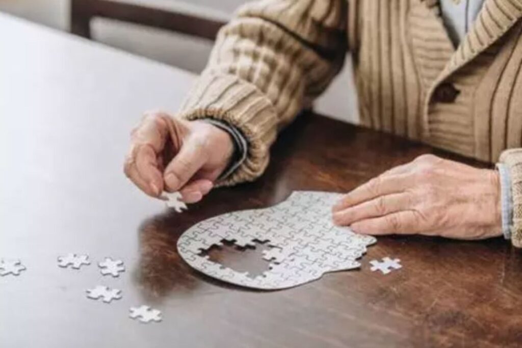 Un programa de suport millora el benestar de pacients amb Alzheimer en fases inicials