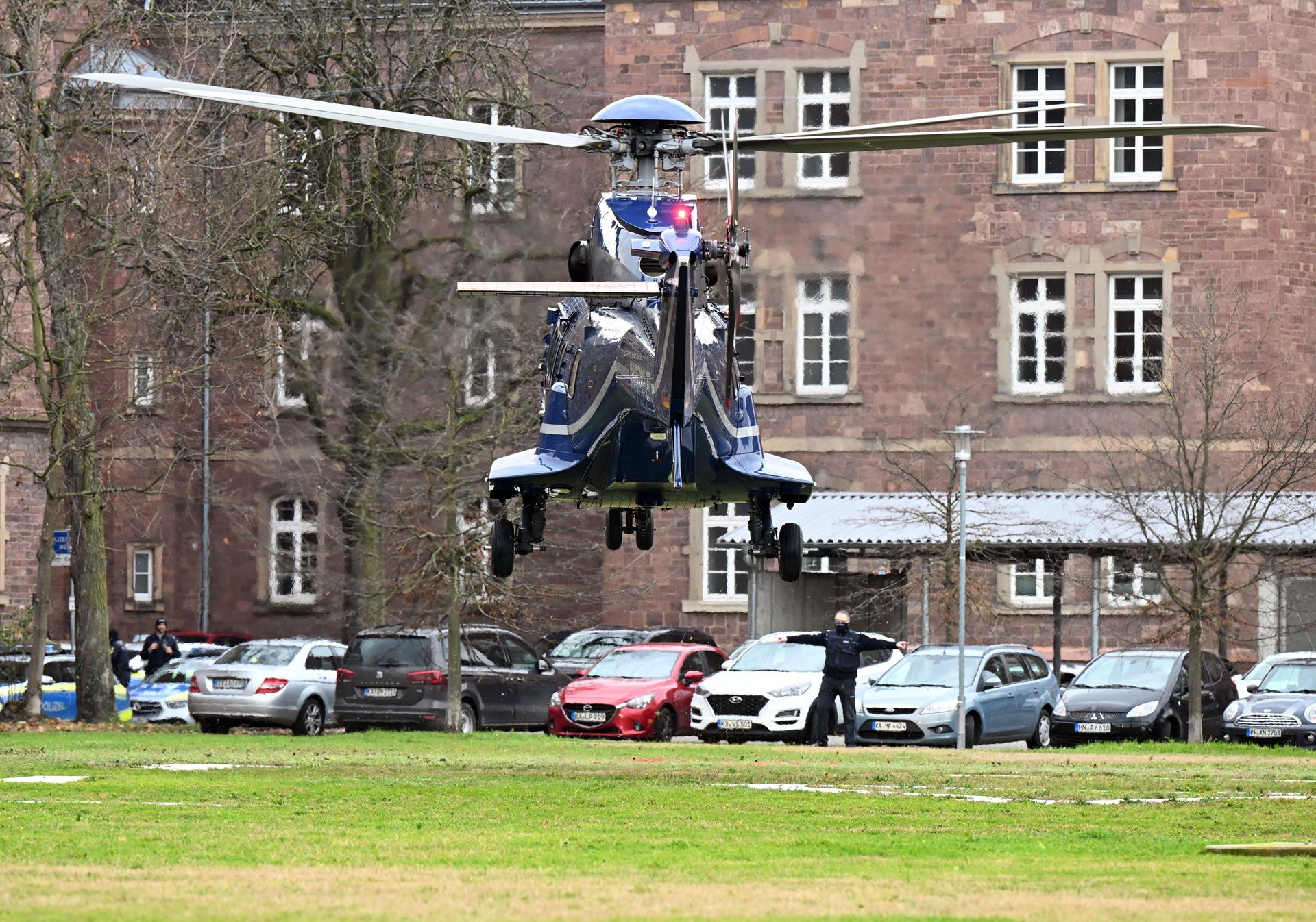 Imatge d'arxiu de l'operatiu policial a la ciutat alemanya de Karlsruhe per aturar presumptes membres de Ciuadadanos del Reich (fotografia: Uli Deck / DPA).