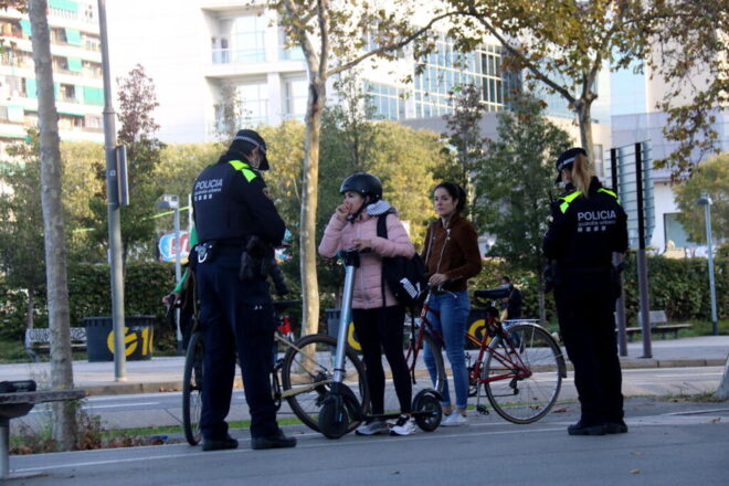 Barcelona farà obligatori l’ús del casc per a portar patinet a partir febrer