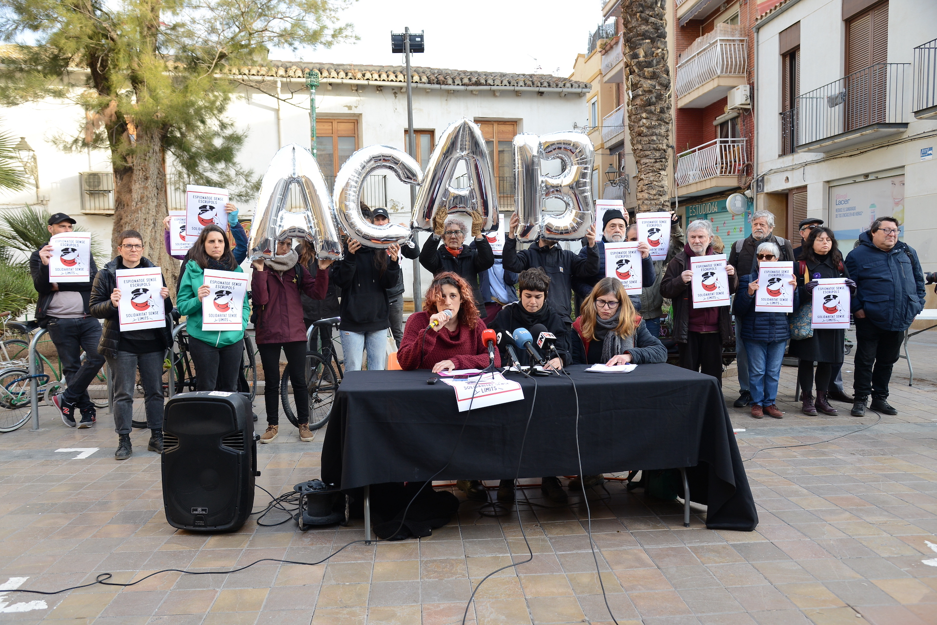 Imatge de la conferència de premsa dels col·lectius afectats per l'espionatge a Benimaclet. Fotografia: Prats i Camps.