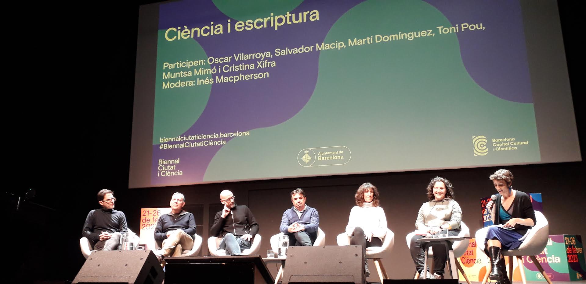 Toni Pou, Oscar Vilarroya, Salvador Macip, Martí Domínguez, Muntsa Mimó, Cristina Xifra i Inés Macpherson al CCCB el passat 24 de febrer de 2023 al vespre.