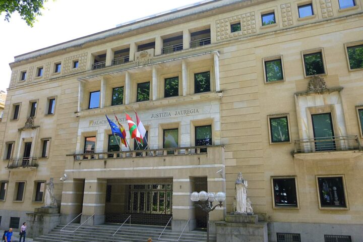 Tribunal Superior de Justícia del País Basc (fotografia: Wikimedia Commons /Zarateman / CC BY-SA 4.0).