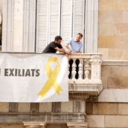 El Suprem espanyol sentencia que la Generalitat de Catalunya no pot exhibir llaços grocs