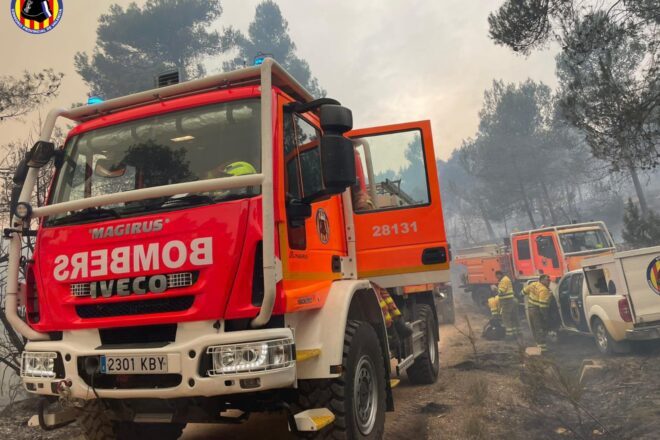 Extingit l’incendi d’Alginet i controlats els de Sagunt i Alzira