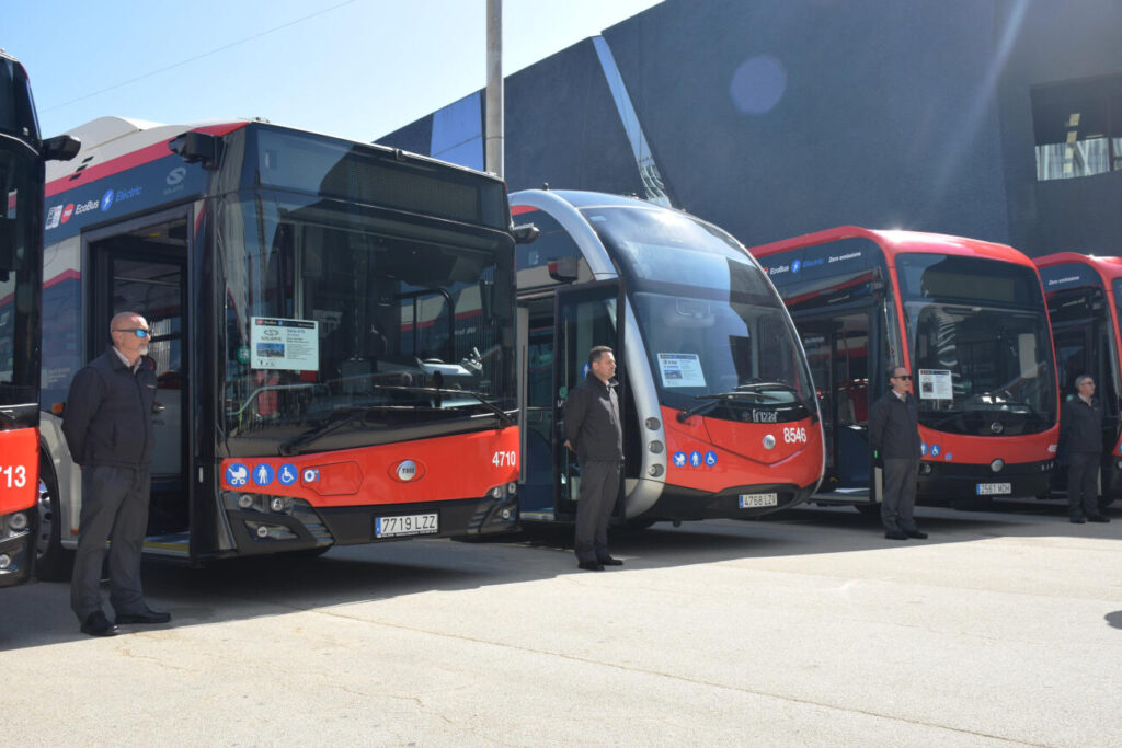 L’AMB cedeix vuit autobusos al País Valencià per a garantir la mobilitat en zones afectades per la gota freda