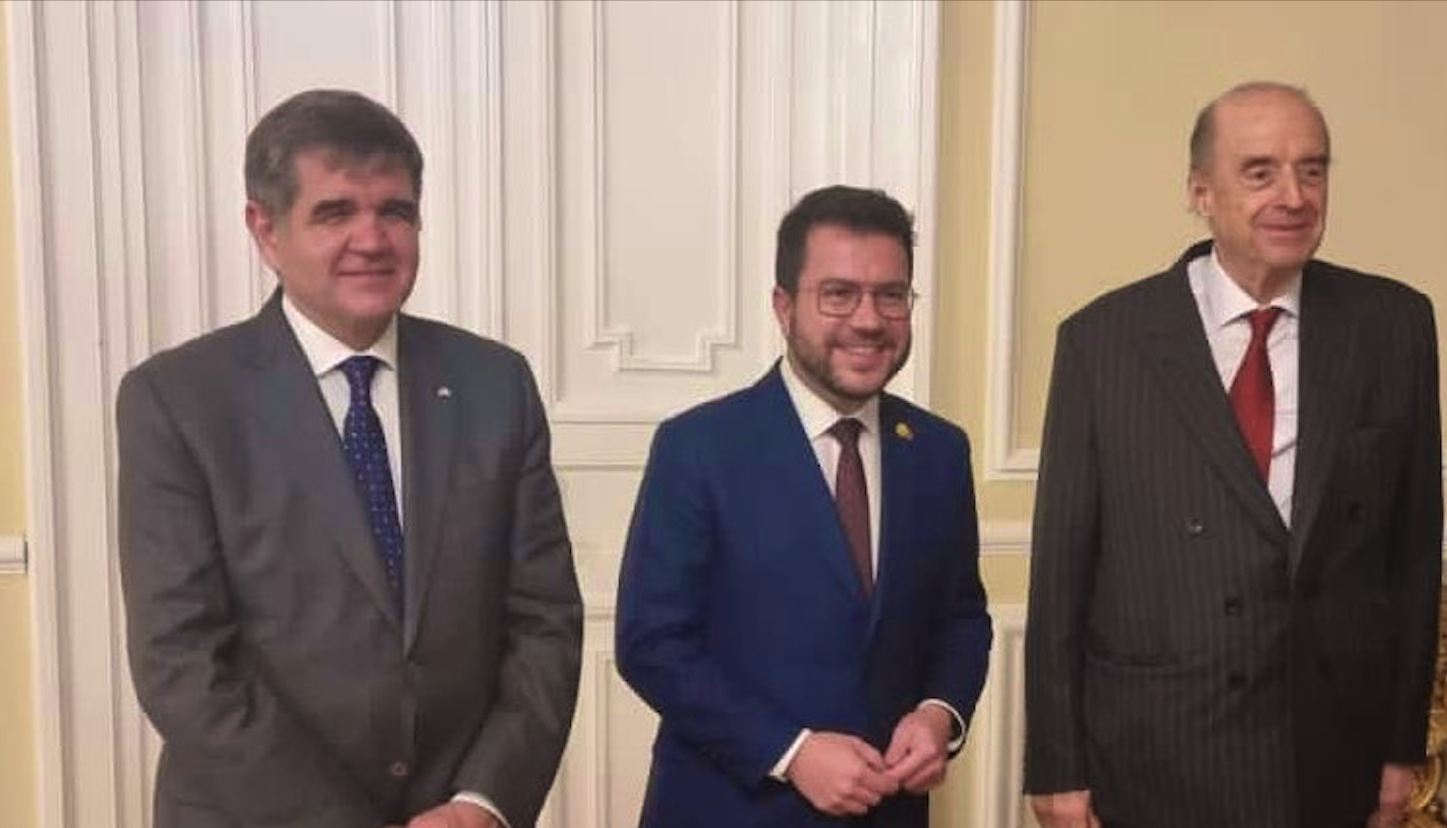 Arístegui Laborde en la trobada entre Perer Aragonès i el ministre d'Afers Estrangers colombià, Álvaro Leyva