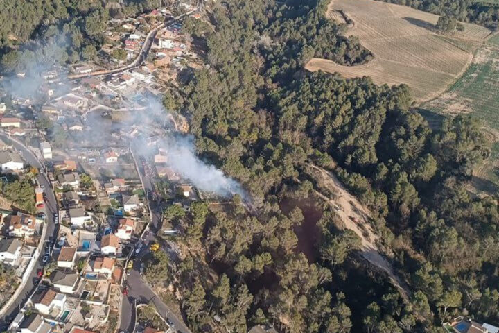 Imatge aèria de l'incendi de Masquefa (fotografia: Bombers de la Generalitat de Catalunya).