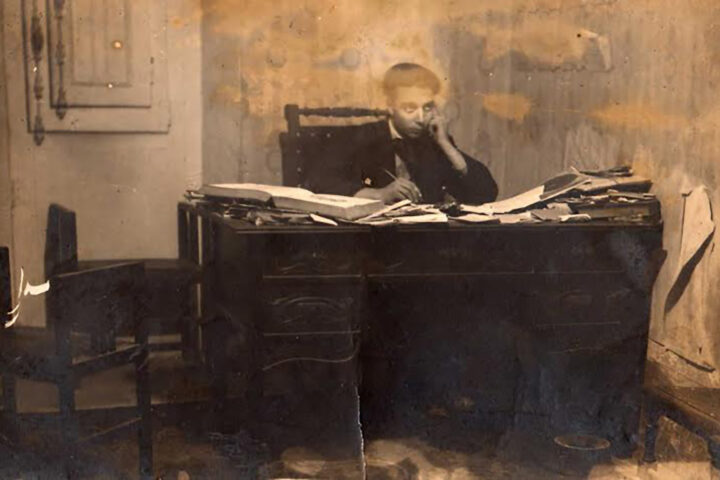 Josep Torres Tribó, al seu escriptori de Mollerussa, 1915 (fotografia: fons familiar).